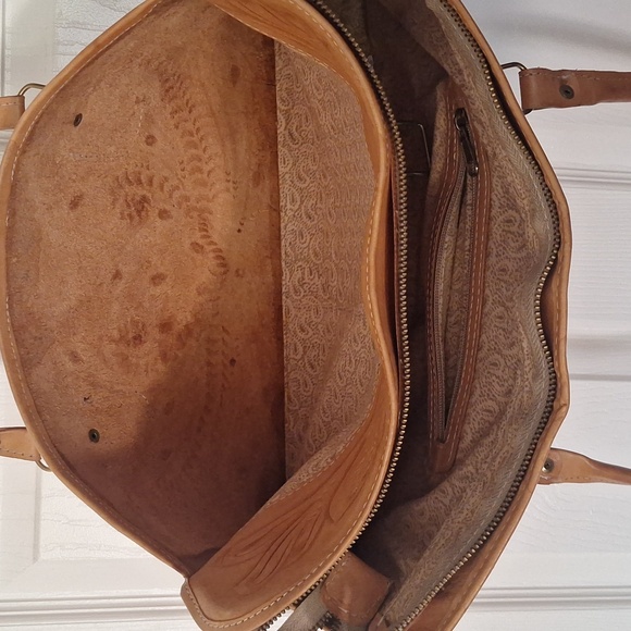 Hand-Tooled Tan Leather Tote Bag - Picture 3 of 8